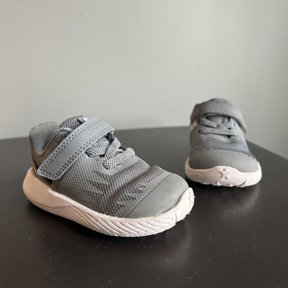 Nike Star Grey & White Toddle Sneakers - Picture 13 of 13